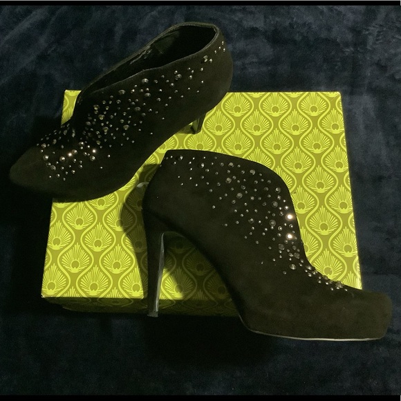 🛑 Gianni Bini Galena Rhinestone Suede Bootie Heels - Picture 1 of 12